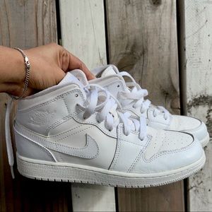NIKE AIR JORDAN 1 WHITE SIZE 5.5Y MODEL 554725-100